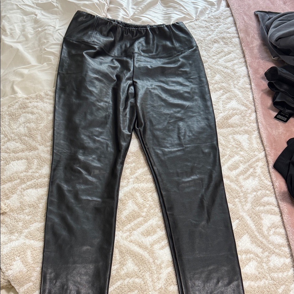 Aritzia Black Leggings